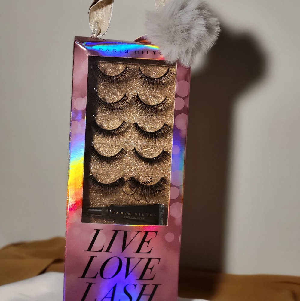 Eyelashes by Paris Hilton